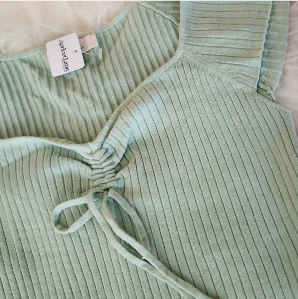 Ribbed Stretch Crop Top - Picture 2 of 6